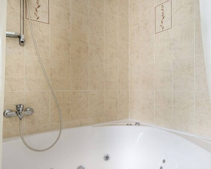 اتاق راحتی, Mayak Hotel