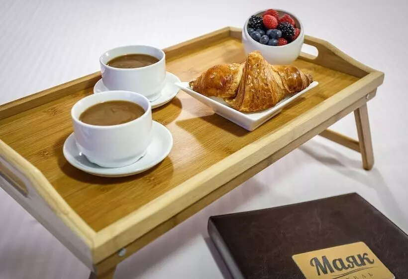 سوئیت جونیور خانوادگی, Mayak Hotel