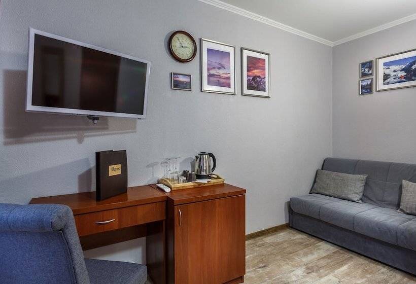 سوئیت جونیور خانوادگی, Mayak Hotel