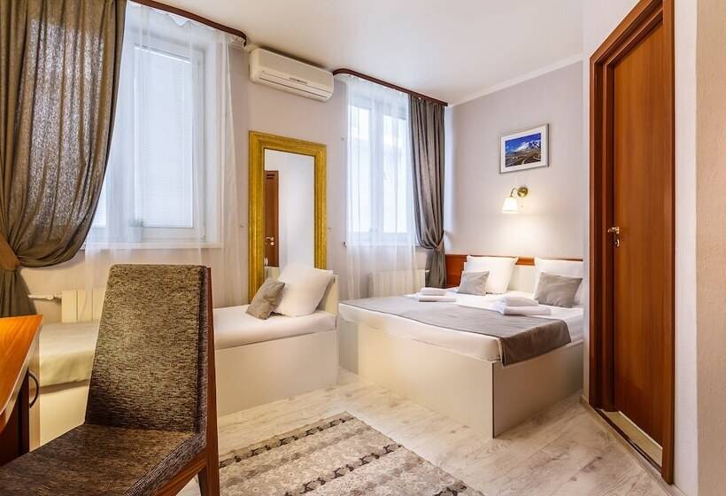 اتاق راحتی سه تخته, Mayak Hotel