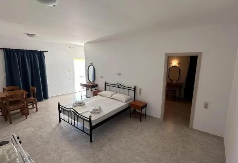 Superior-perhehuone, Sfinias Apartments