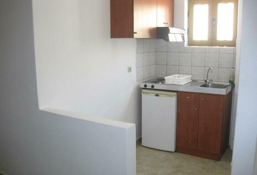 스탠다드 스튜디오, Sfinias Apartments