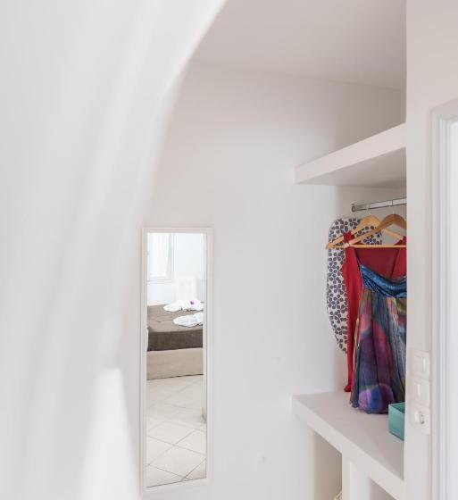 プールの見えるデラックスルーム, Anezina Villas