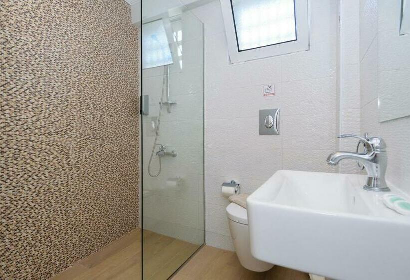 Четырехместный Номер Стандарт, Archontiki City