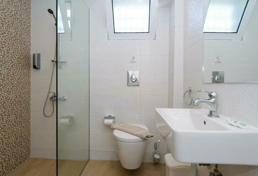 Четырехместный Номер Стандарт, Archontiki City