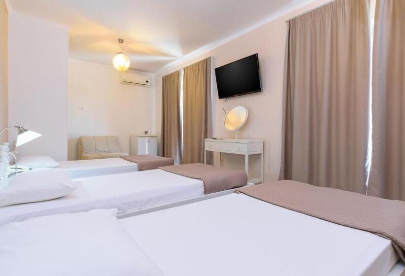 Трехместный Номер Superior, Archontiki City