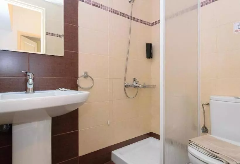 Economy Triple Room, Archontiki City