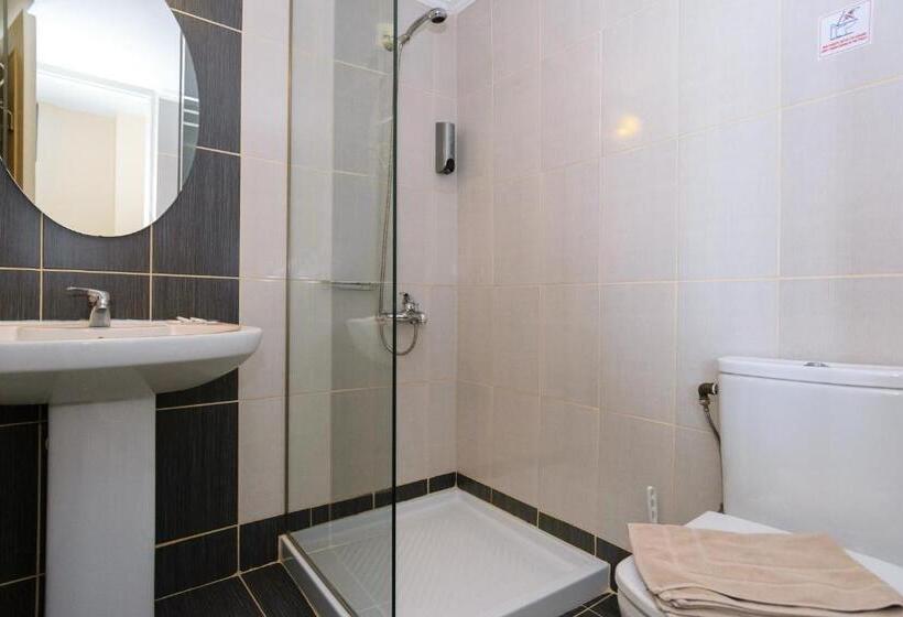 Трехместный Номер Стандарт с Балконом, Archontiki City