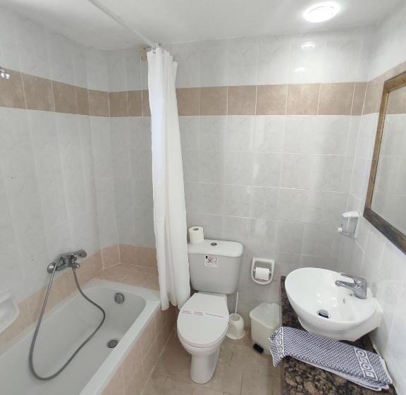 스탠다드 트리플 룸, Denny S Inn