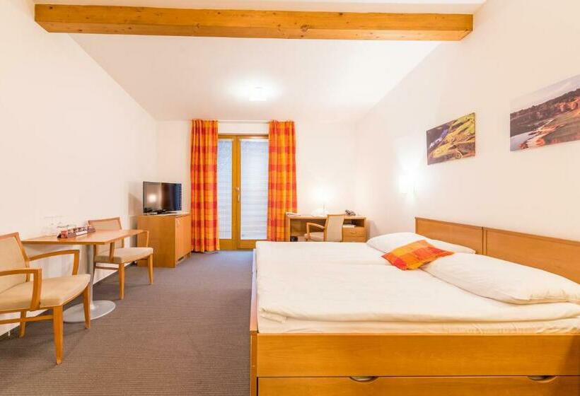 Номер Стандарт, Kaskáda