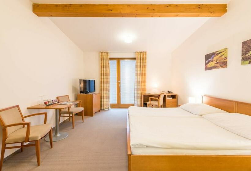 Номер Стандарт, Kaskáda