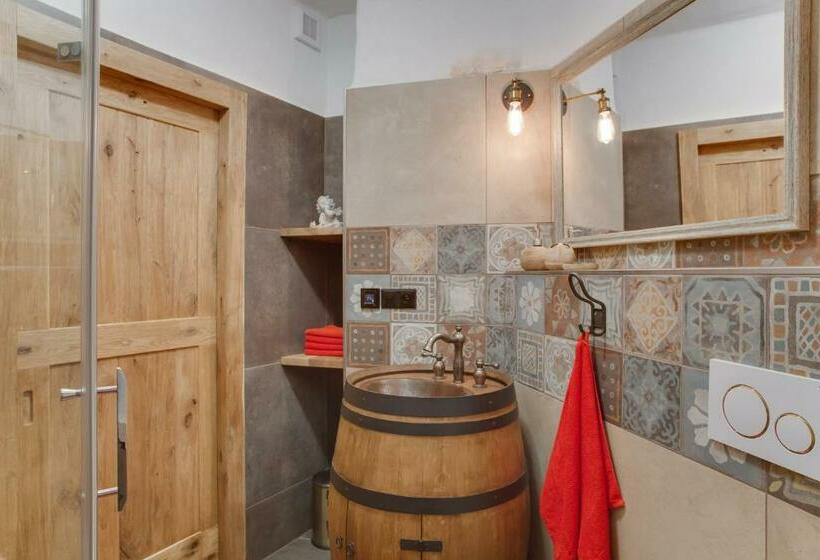 اتاق استاندارد با تخت بزرگ, Krumlov Tower