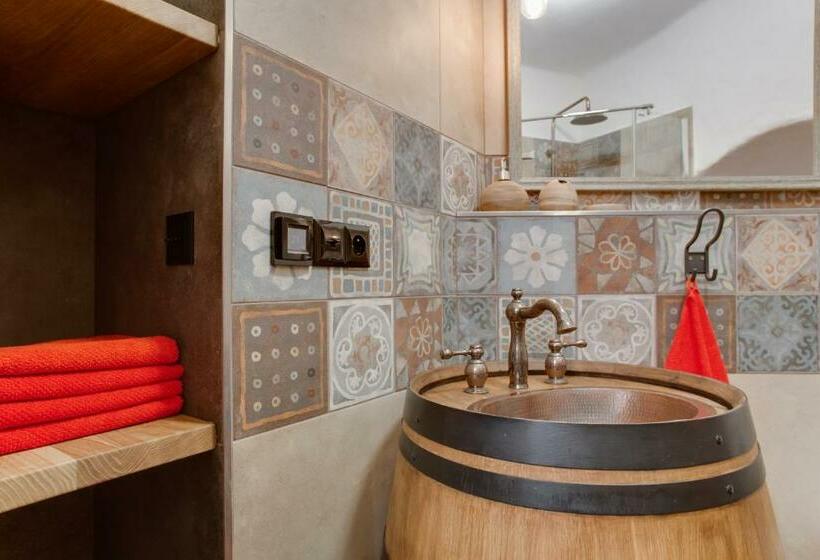 اتاق استاندارد با تخت بزرگ, Krumlov Tower