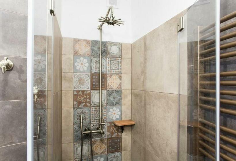 سوئیت 2 خوابه, Krumlov Tower