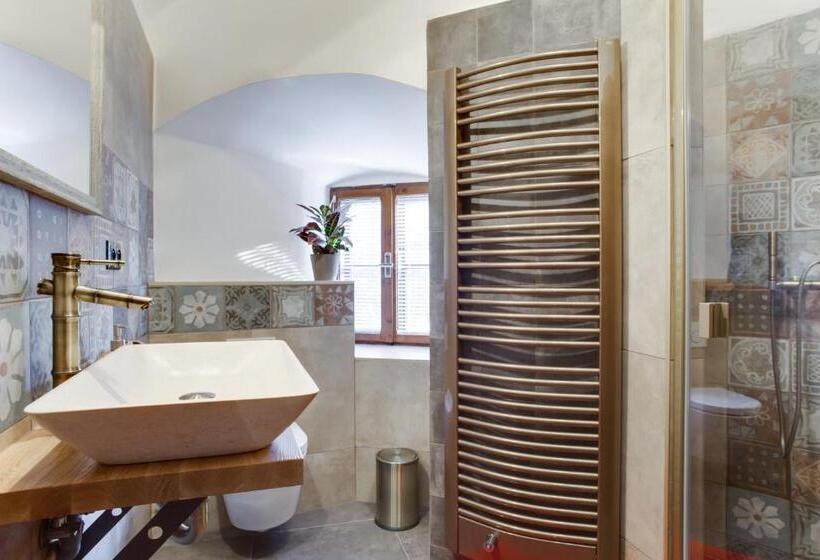 سوئیت 2 خوابه, Krumlov Tower