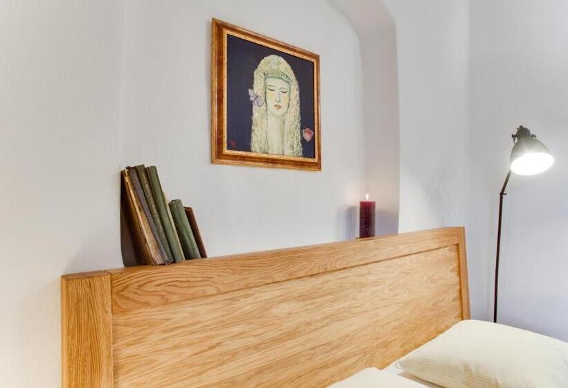 سوئیت 2 خوابه, Krumlov Tower