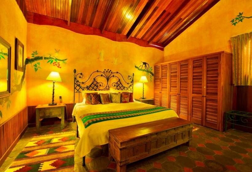 جناح جونيور, La Mansion Inn Arenal
