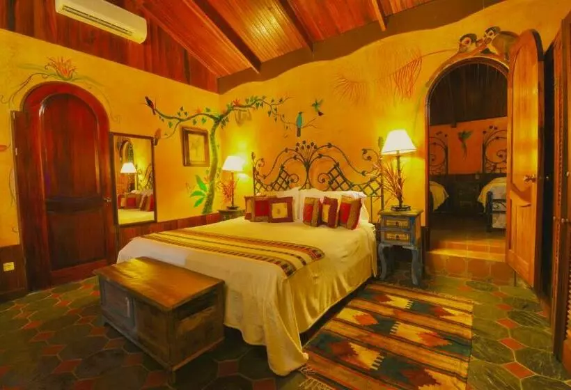 سوییت جونیور, La Mansion Inn Arenal