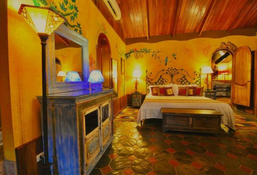 جناح جونيور, La Mansion Inn Arenal