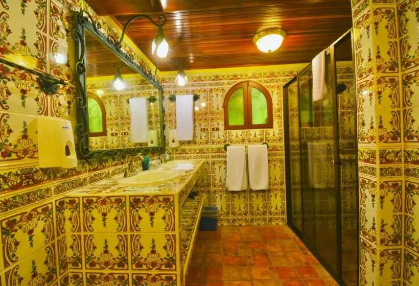 سوییت سوپریور, La Mansion Inn Arenal