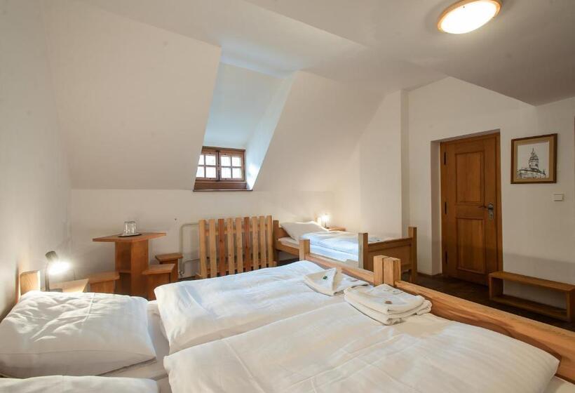 标准三人间, U Maleho Vitka