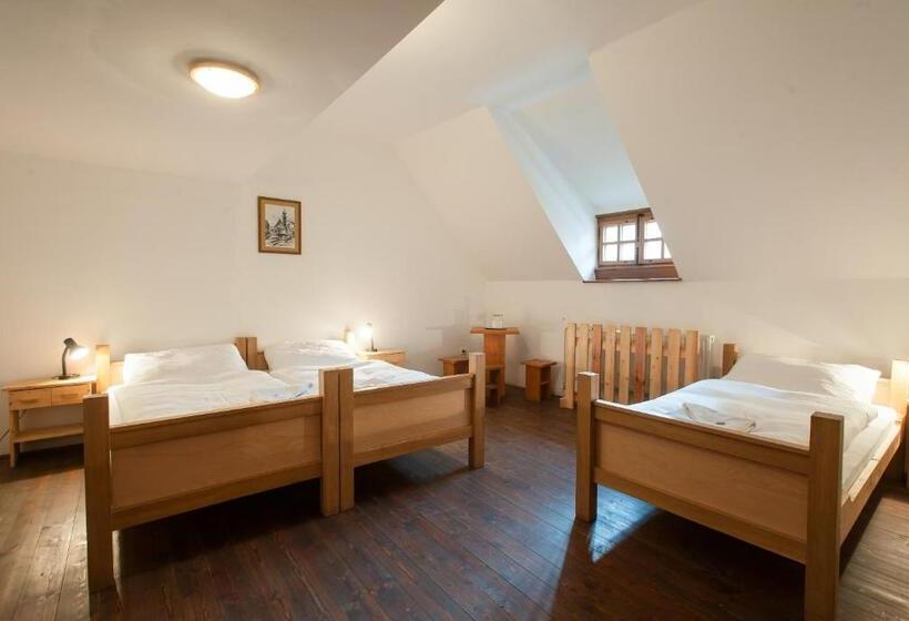 标准三人间, U Maleho Vitka