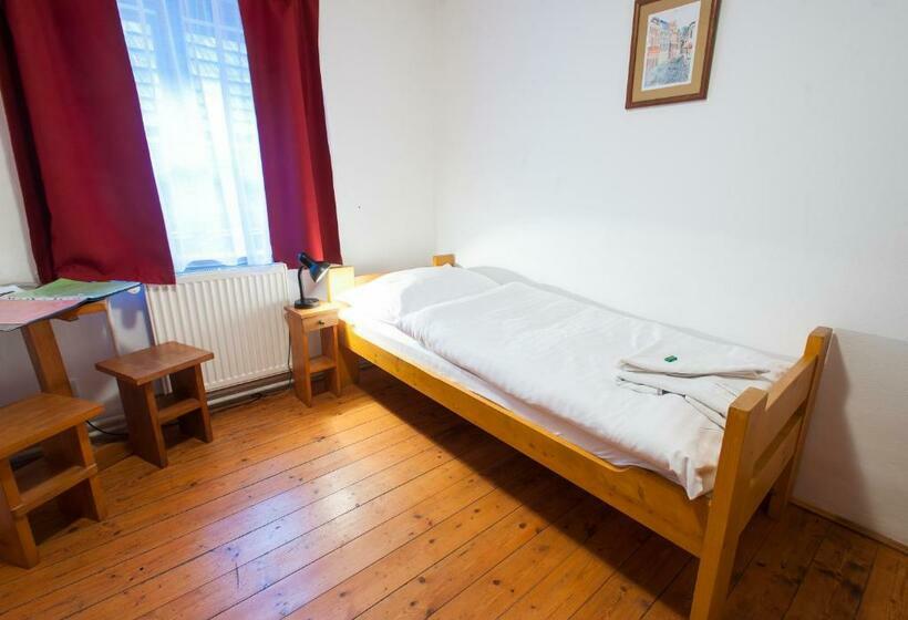 标准单人间, U Maleho Vitka