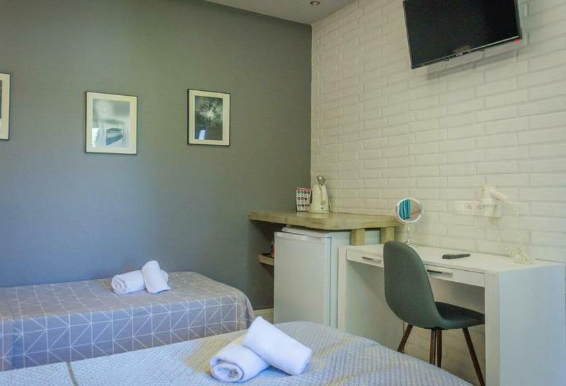 豪华三人间, Villa Eden