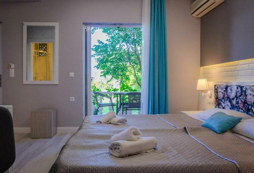 豪华三人间, Villa Eden