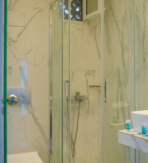 豪华三人间, Villa Eden