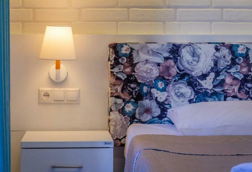 豪华三人间, Villa Eden