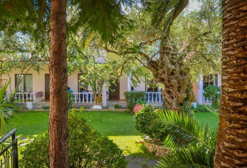 豪华三人间, Villa Eden