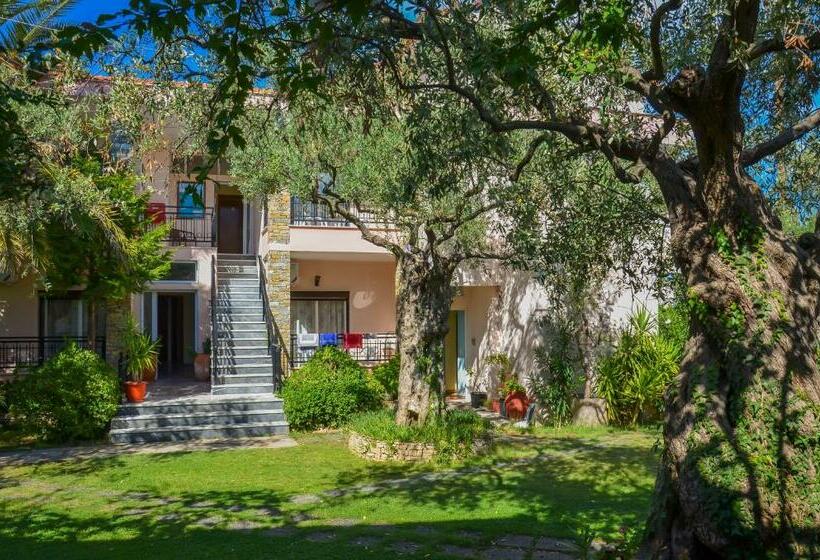 豪华三人间, Villa Eden