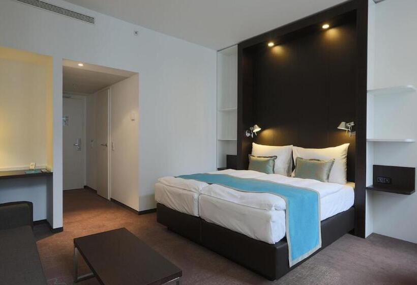 Superior-huone, Motel One Prague Florentinum
