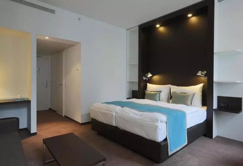 Superior-huone, Motel One Prague Florentinum