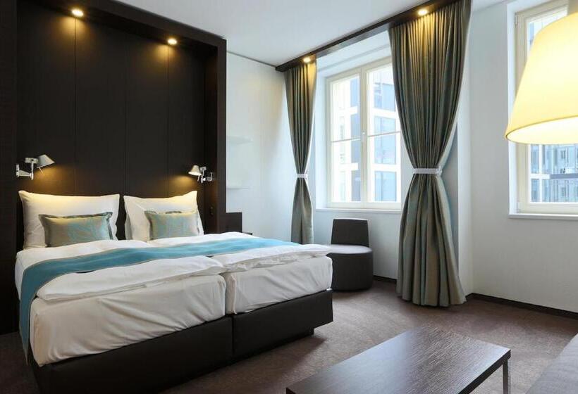 Superior-huone, Motel One Prague Florentinum