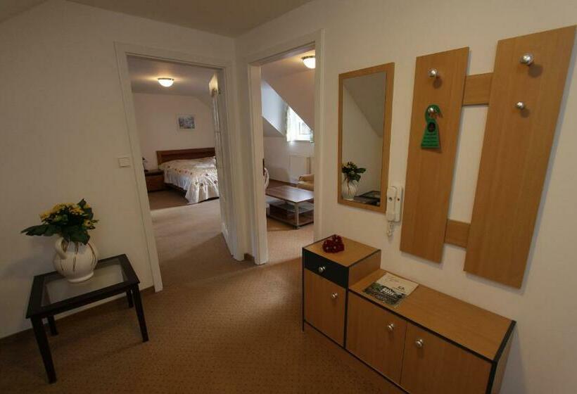 غرفة قياسية رباعية مطلة على الحديقة, Spa & Wellness Hotel Harmonie