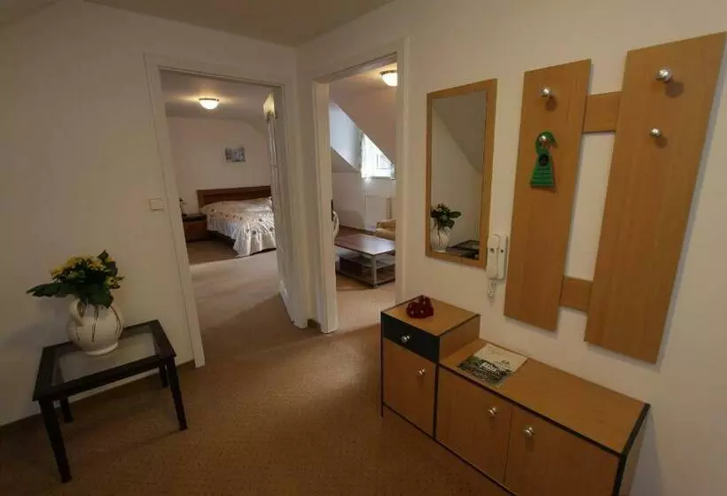 اتاق استاندارد چهارنفره با چشمانداز باغ, Spa & Wellness Hotel Harmonie