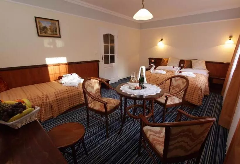 اتاق استاندارد سه تخته با چشمانداز باغ, Spa & Wellness Hotel Harmonie