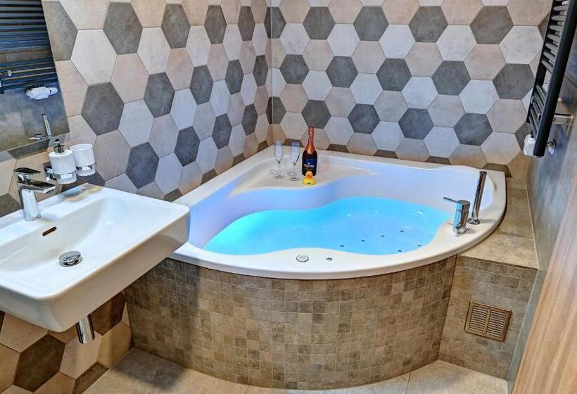 غرفة قياسية مزوَّدة بجاكوزي, Wellness Hotel Fénix