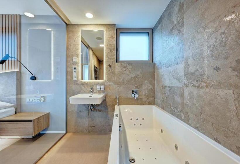 سوئیت با وان آب گرم, Wellness Hotel Fénix