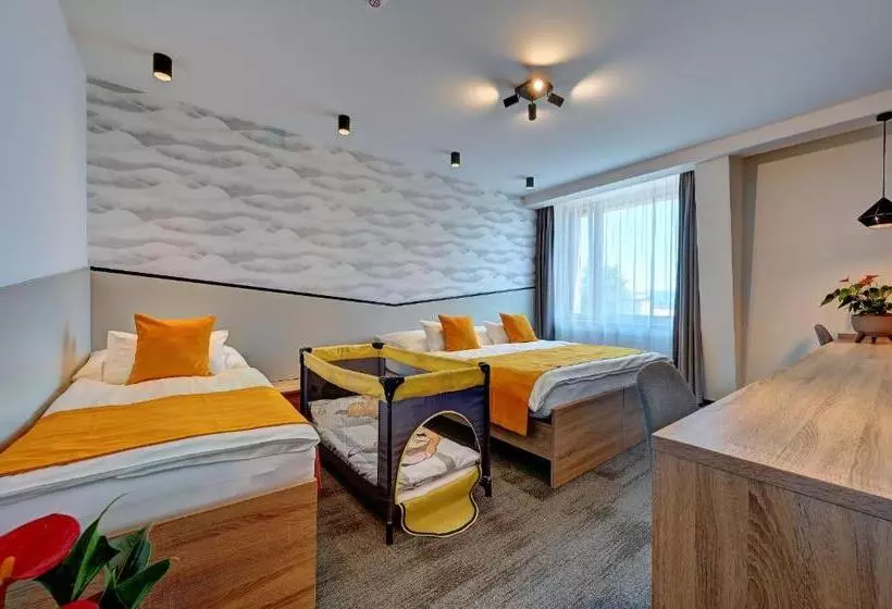اتاق استاندارد سه نفره, Wellness Hotel Fénix