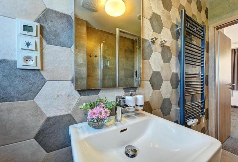 غرفة قياسية رباعية, Wellness Hotel Fénix