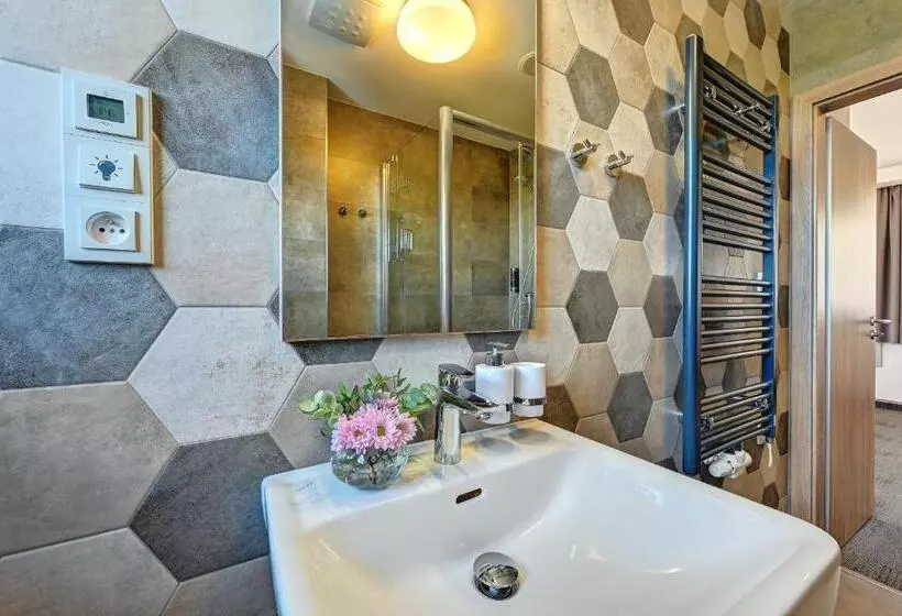 اتاق استاندارد چهار تخته, Wellness Hotel Fénix