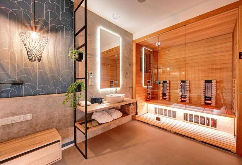 جناح, Wellness Hotel Fénix