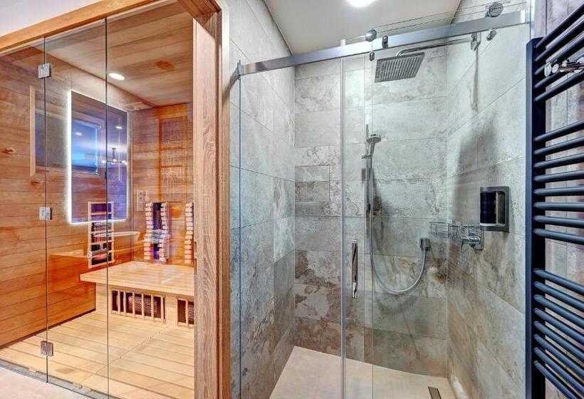 جناح, Wellness Hotel Fénix