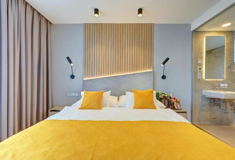 جناح مزود بجاكوزى, Wellness Hotel Fénix