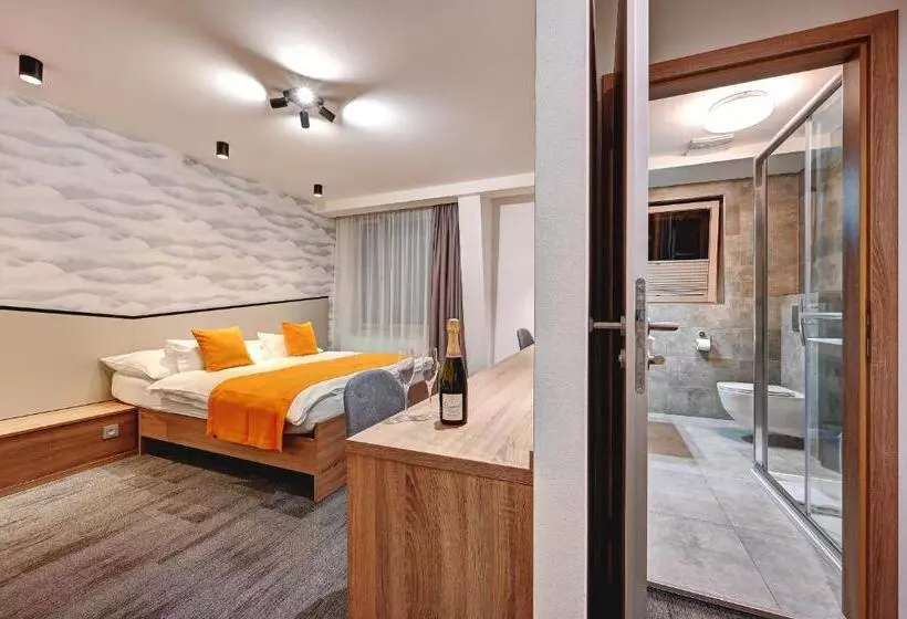 اتاق استاندارد سه نفره, Wellness Hotel Fénix