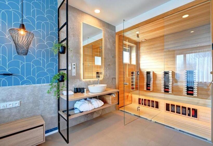 جناح, Wellness Hotel Fénix