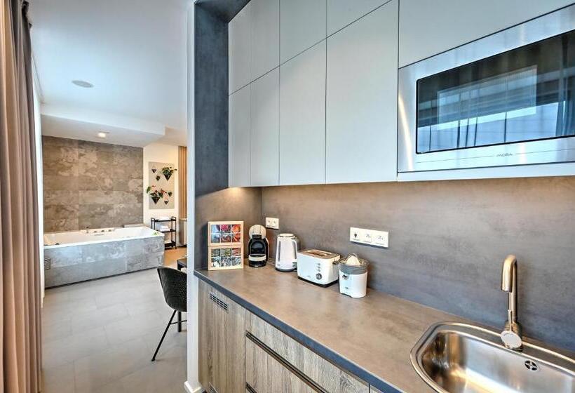 جناح, Wellness Hotel Fénix